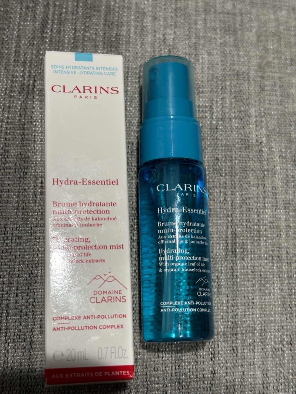 Clarins - Hydra Essential serum 
0.3 ounce